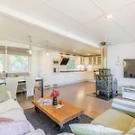 펜션 Ocarujuci Houseboat Na Dunaji