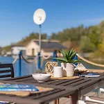 Ocarujuci Houseboat Na Dunaji 펜션