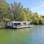 Ocarujuci Houseboat Na Dunaji 브라티슬라바