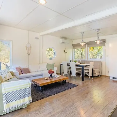 Ocarujuci Houseboat Na Dunaji Ferienhaus