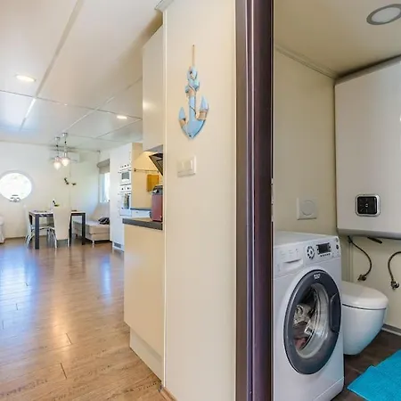 Ocarujuci Houseboat Na Dunaji 別荘