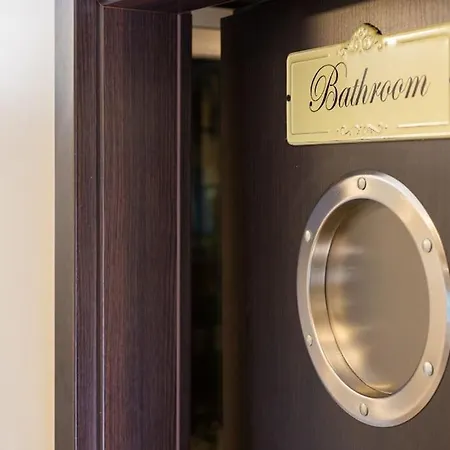 別荘 Ocarujuci Houseboat Na Dunaji *