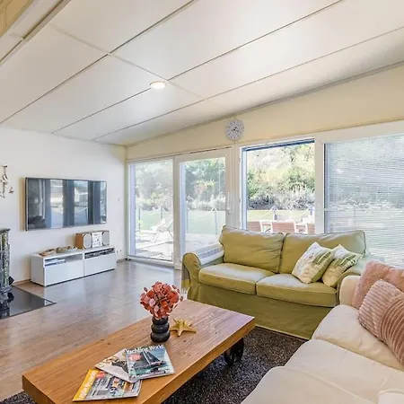 Ferienhaus Ocarujuci Houseboat Na Dunaji