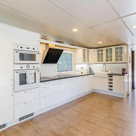 Ferienhaus Ocarujuci Houseboat Na Dunaji *