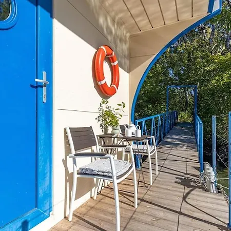 Ferienhaus Ocarujuci Houseboat Na Dunaji