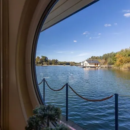 Ocarujuci Houseboat Na Dunaji * Bratysława