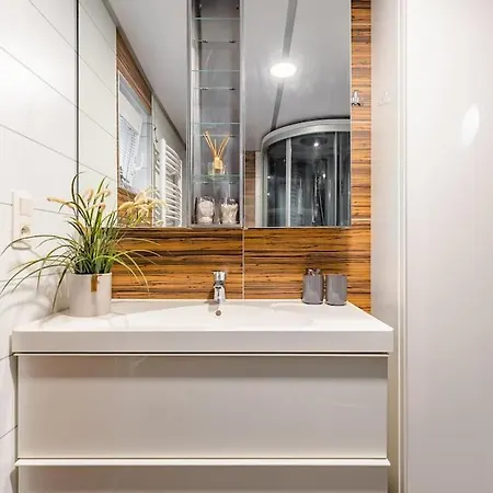 Ferienhaus Ocarujuci Houseboat Na Dunaji