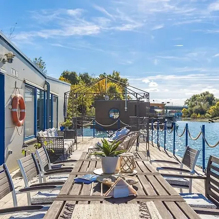 Будинок відпочинку Ocarujuci Houseboat Na Dunaji Братислава