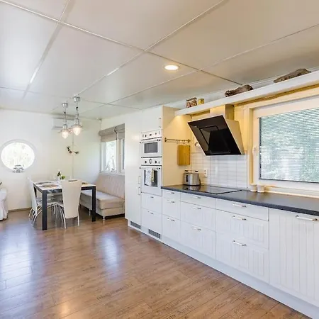 Ocarujuci Houseboat Na Dunaji * Bratysława