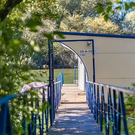 Dom wakacyjny Ocarujuci Houseboat Na Dunaji