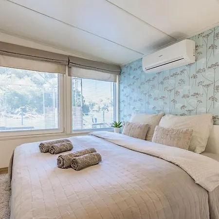 Dom wakacyjny Ocarujuci Houseboat Na Dunaji