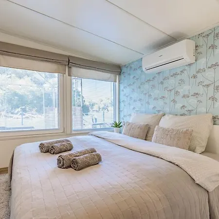 펜션 Ocarujuci Houseboat Na Dunaji