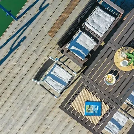 Dom wakacyjny Ocarujuci Houseboat Na Dunaji *