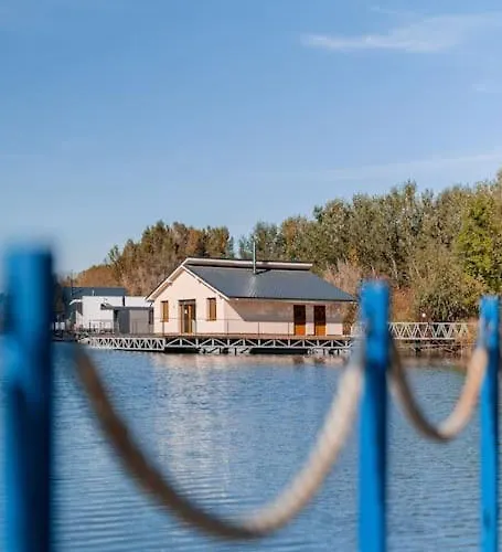 Ocarujuci Houseboat Na Dunaji Dovolenkový dom *