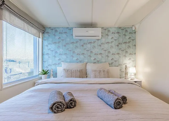 Сasa de vacaciones Očarujúci Houseboat Na Dunaji *