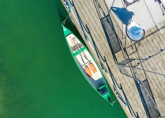 Ocarujuci Houseboat Na Dunaji