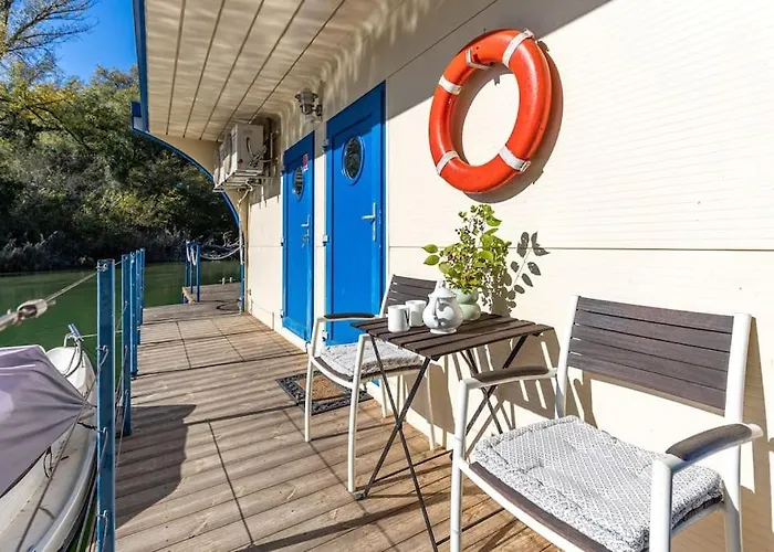 Ocarujuci Houseboat Na Dunaji Dovolenkový dom *