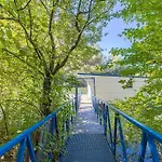 Ocarujuci Houseboat Na Dunaji Дом отдыха *