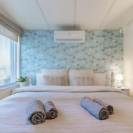 Vakantiehuis Ocarujuci Houseboat Na Dunaji *