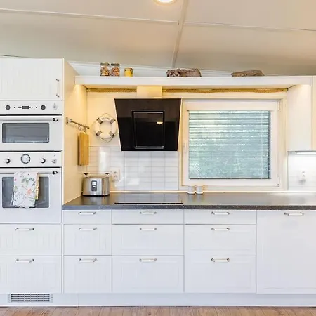 Ferienhaus Ocarujuci Houseboat Na Dunaji *