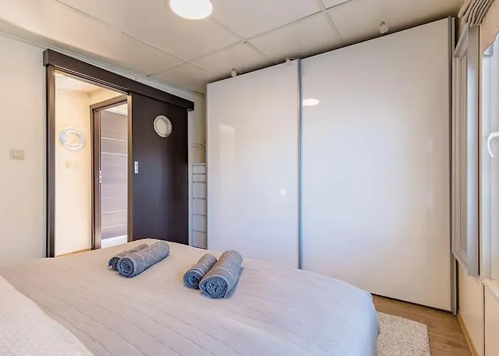 Ocarujuci Houseboat Na Dunaji Hébergement de vacances