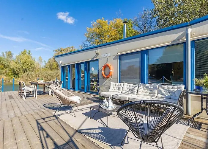 Ocarujuci Houseboat Na Dunaji Hébergement de vacances Bratislava