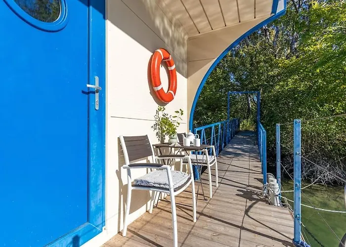 Nyaraló Ocarujuci Houseboat Na Dunaji
