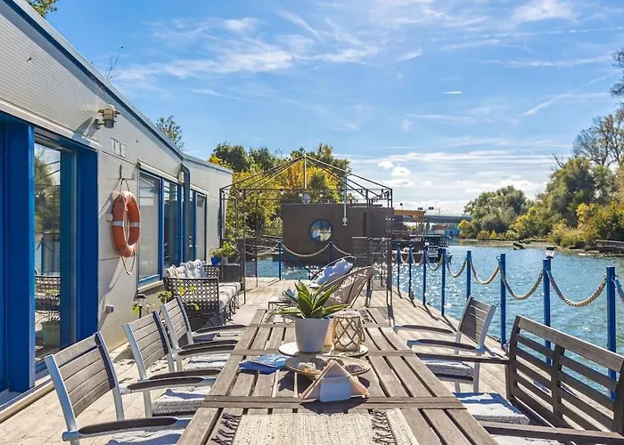 Nyaraló Ocarujuci Houseboat Na Dunaji Pozsony