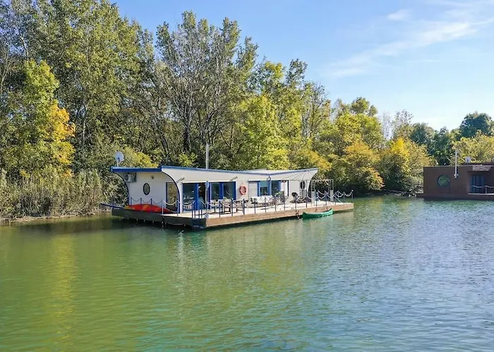 Ocarujuci Houseboat Na Dunaji Pozsony